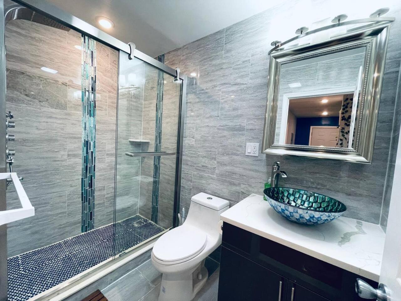 Magic Gardens 2bd In Center Philadelphia