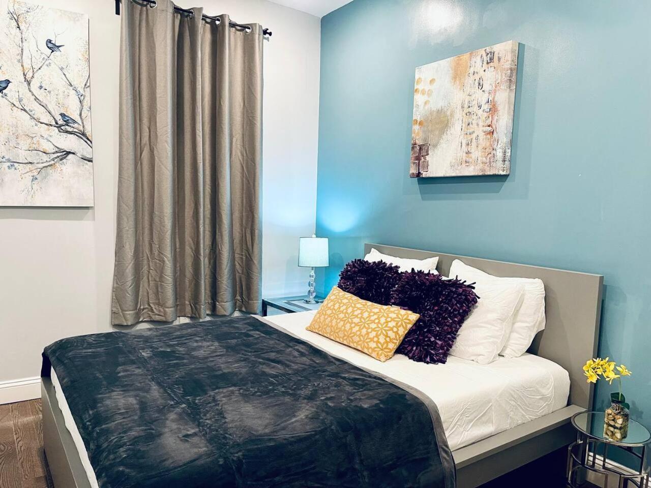 Magic Gardens 2bd In Center Philadelphia