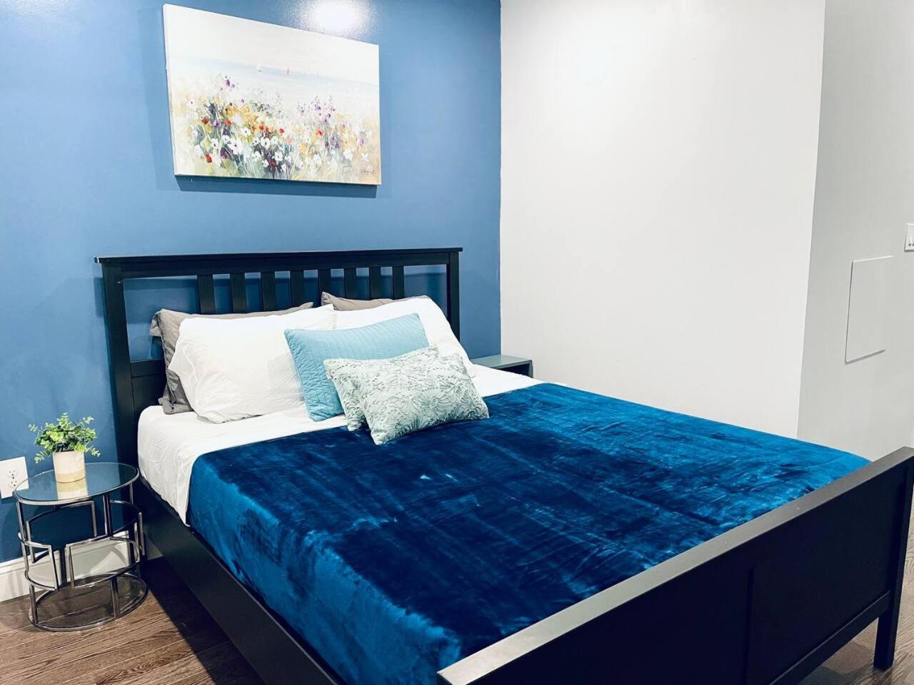 Magic Gardens 2bd In Center * Philadelphia