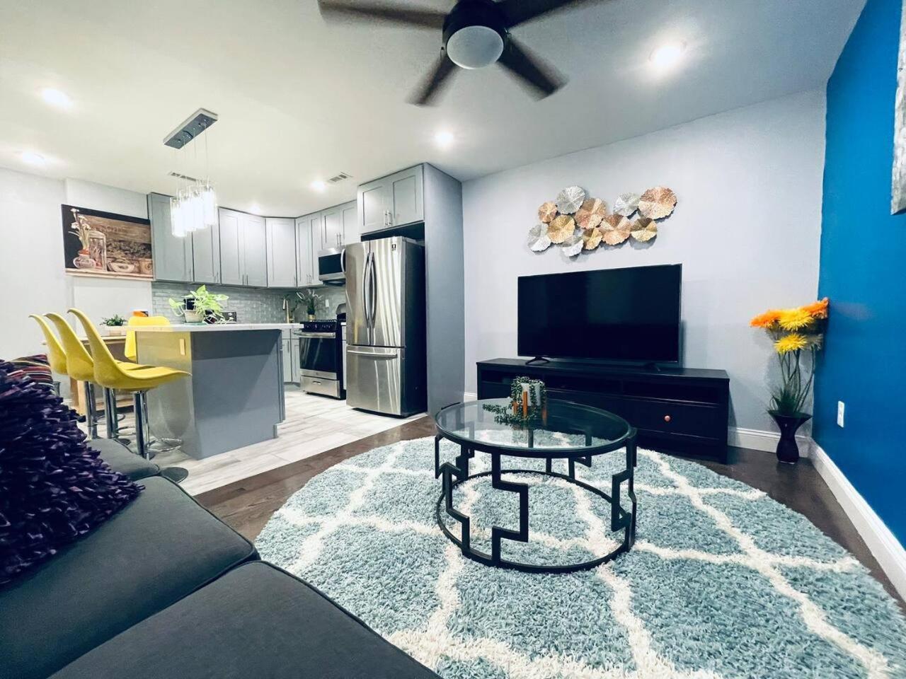 Magic Gardens 2bd In Center *