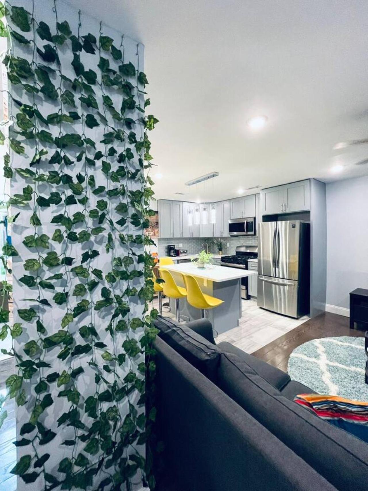 Magic Gardens 2bd In Center Apartment *