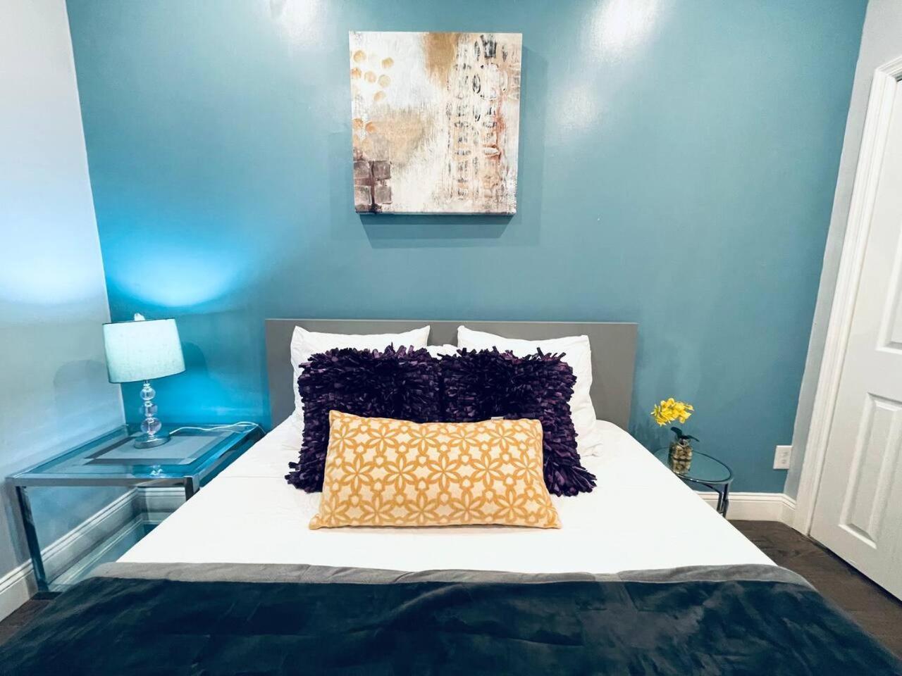 Magic Gardens 2bd In Center *