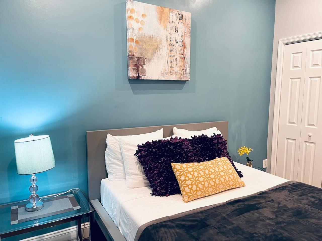 Magic Gardens 2bd In Center * Philadelphia