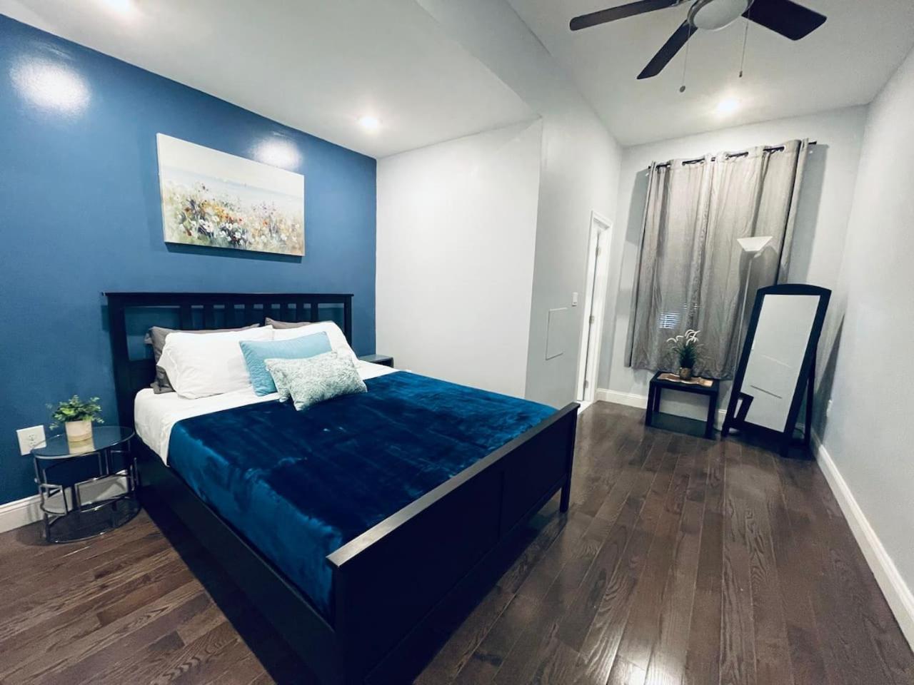 Magic Gardens 2bd In Center Apartment *